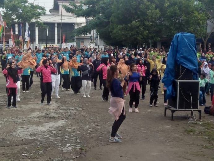 Senam Bersama Polsek KSKP Tembilahan, Pelindo, KKP, KSOP dan Bea Cukai Dimeriahkan Berbagi Doorprize